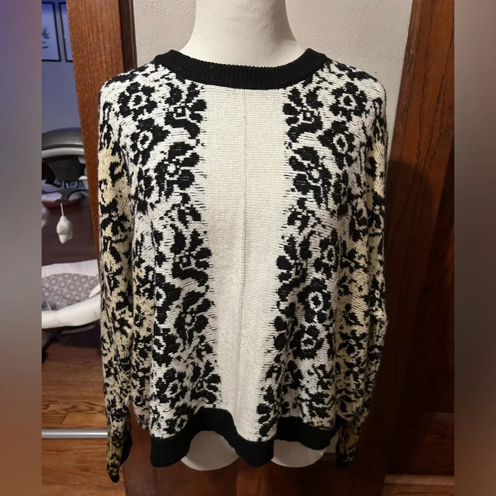 Saltwater Luxe‎ Sweater size M
